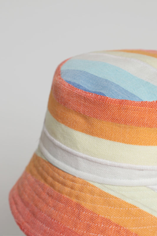Orange handgewebter Fischerhut
